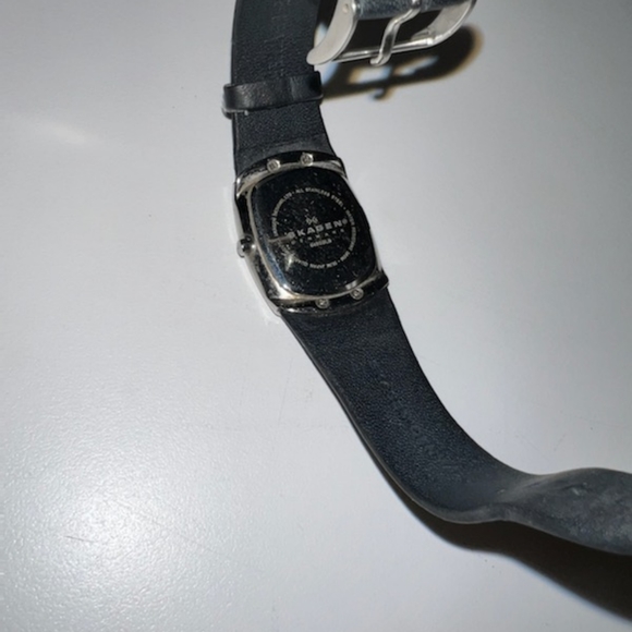 Women's watch - Picture 2 of 2